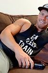 Ready to spend an confidential evening with Brad? Filmed 3 days in advance of his bodybuilding competition, Brad relaxes at home and plays with a singular instrument we discovered whereas the shooting. Real life at its best!