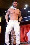 Unmasked and live, Junior delivers a smoking bodily performance on Montreal's Stock bar stage, distinctive for Maskurbate's members. This scene really puts emphasis on Junior's muscled body, his beefy attributes and his sexyness...