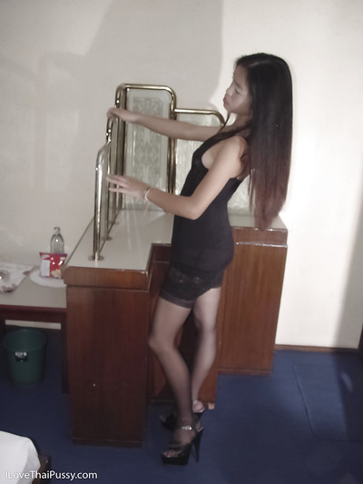 Hawt brunette hair Thai bombita Fon expanding nylon garments legs in high heels