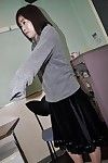 Oriental mature Yumi Ohno undressing and vibing her hirsute cum-hole