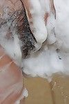 oryantal milf Takdire şayan Banyo ve sürtünme onu  ıslak Crack içinde Yakın Yukarı