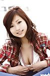 日本 年轻的 亲爱的 石川 石川 揭开 她的 微型 乳房 和 吸引人 屁股