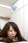 japonés bebé Rie Noguchi da la cabeza y las ganancias su peludo útero amartillado hasta