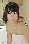 nhật bản đứa trẻ Yuka Kojima showcasing cô ấy fuckable cong chính xác sau em vào wc tí
