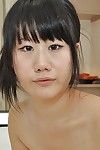 nhật bản đứa trẻ Yuka Kojima showcasing cô ấy fuckable cong chính xác sau em vào wc tí