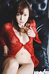 Vollbusige oriental lady Mako Katase präsentiert Ihr fuckable Körper