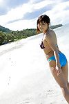 Bujne Chiński Piękno z Miło odbyt Aya Hirai poślizgu off jej Bikini odkryty