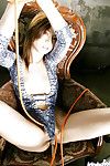 Feucht Beute oriental queen Mit ungezähmte Beine Yuki Touma posing in Bikini