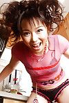 wellustige oosterse gal met Hawt benen Aya Shiraishi het hebben van plezier in De keuken