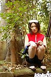 atraente japonês menina com Miniatura curvas Saeki Mai provocações ela hirsute Vagina
