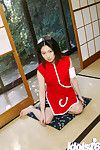 Aantrekkelijk japans meisje met Miniatuur bochten Saeki Mai pesten haar Hirsute Vagina