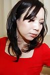 性 日本 摩洛伊斯兰解放阵线 在 软管 脱衣服 和 伸展 她的 未刮脸 伤口