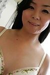 Perky 섹시한중년여성 타카코 Nishazawa 을 공개 그 소형 브래지어 친구 가 거 boob 포인트