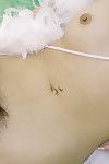 piękne Chiński Anioł z dziki stopy pozowanie w biały nylon pończochy