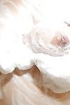 Sassy japans milf wulpse Badkamer en wrijven haar zeep bush