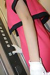 Atrevido japonês Querido no tubo alcança ela unshaved Boceta Dedos :por: um estranho