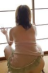 الجامح اليابانية الجمال مع كبيرة الثدي Yui أوياما مما في الملابس الداخلية