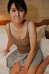 害羞的 日本 摩洛伊斯兰解放阵线 得到 脱了衣服 和 氛围 她的 蓬头垢面 库特