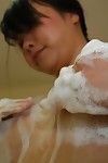 застенчивый японский молодой с подрешетный указатель сестры Чиаки kakitani приятным Ванная комната