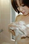 स्माइली जापानी शिशु Kazumi Shindou है कुछ झागदार पसंद के हिसाब से में के स्नानघर