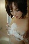 Smiley japans baby Kazumi Shindou heeft aantal foamy smaak in De Badkamer