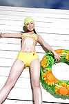 Attraente giapponese Cari Con Irsuta Pelliccia torta Yui Hasumi Erotico Danza off Il suo Bikini
