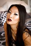 Sultry จีน เจ้าหญิง Asa Akira modelling ใน ปกปิด แล้ว Hawt underware