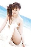 Aantrekkelijk Chinees hottie Mari Misaki het blootleggen van haar lust bochten outdoor