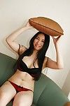 Çekici Çin Amatör Shiori Usami soyunma ve genişletme onu Vajina dudaklar