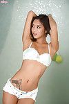 pornstar Alina Li is tonen haar weinig mango ' s in een wit ondergoed