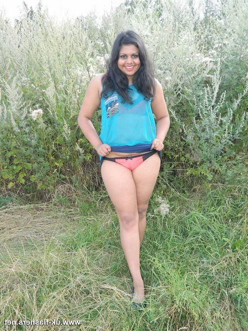 Amateur indian exhibitionist plays with her pussy in public