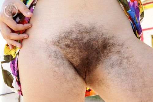 Amateur girl shows hairy pussy