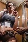 Komic kon slut gets dicked down in elevator - big tits!