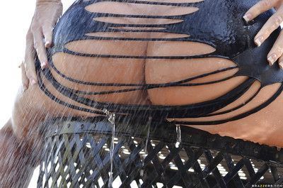 Playful latina vixen with amazing booty getting wet outdoor