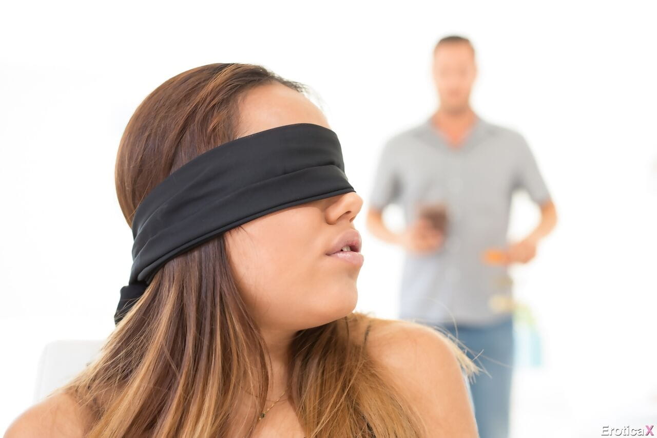 Blindfolded teen Esperanza Del Horno swaps oral sex before a hard fuck
