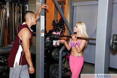 Sporty blonde with tattoos Marsha May screws right after workout