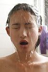 Curvy Asiatico Amatoriale Saki Kishima mostrando Il suo corpo mentre la doccia