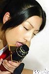 Azji Piękno Asakawa Pobiegł identyfikacja jej małe cycki i dokuczanie jej krzaczaste szczelina