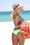 Amatoriale Spiaggia Bunny Chanel Collins mostrando di phat Perizoma coperto fondo