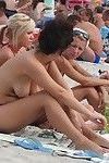 schön Mix der Nackt Candid Bilder Genommen auf die Strand