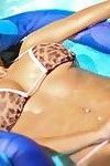 tetona brasileño Babe Digitación Coño en Bikini