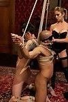 hot dominatrix toepassingen twee Slaven in Kuisheid voor haar Plezier