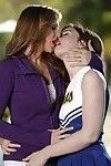 matka Julia Ann i nastolatek Kibic Jodie Taylor u lesbijki seks na świeżym powietrzu