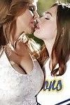matka Julia Ann i nastolatek Kibic Jodie Taylor u lesbijki seks na świeżym powietrzu