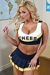 groot busted Cheerleader Shyla Stylez heeft aantal anaal leuk met twee studly jongens