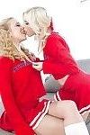 Amateur teens Piper Perri und Bailey Brooke Schuppen cheerleader outfits