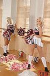 bionda euro cheerleader Tracy deliziosa ostentando Bello Coed Culo in calze