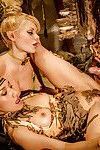 Latin porno yıldızları riley Steele ve Vicki Chase siktir et içinde Cosplay üçlü
