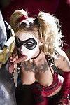 cosplay pornstar Kleio Valentien đưa một Cumshot trong miệng Từ batman