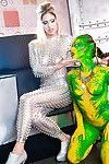 kinky cosplay Modelli Eva Parcker e Tiffany Bambola andare Ragazza su Ragazza